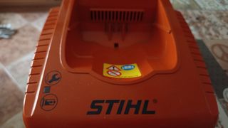 Cortasetos Stihl HSA 86 + Cargador y baterías