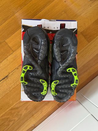 Zapatillas Nike Air Max 2090 - rojas y verdes