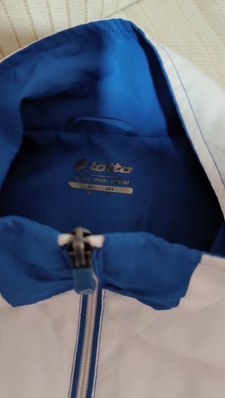 Cazadora Lotto azul y blanca