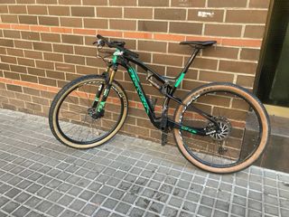 Bicicleta de montaña berria mako doble suspension