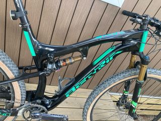 Bicicleta de montaña berria mako doble suspension