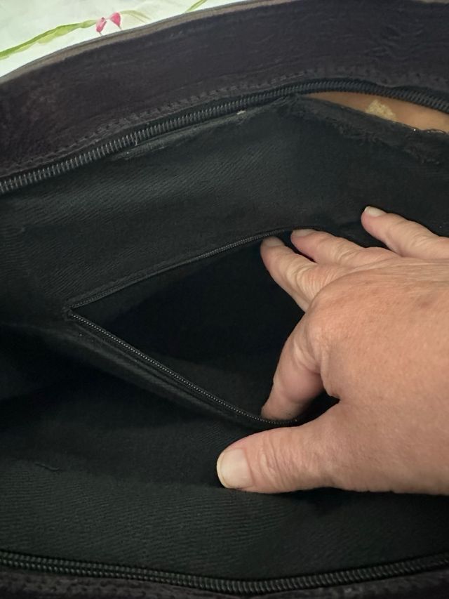 Bolso piel negra y roja