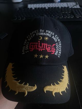 Gorra Grimey negra y dorada