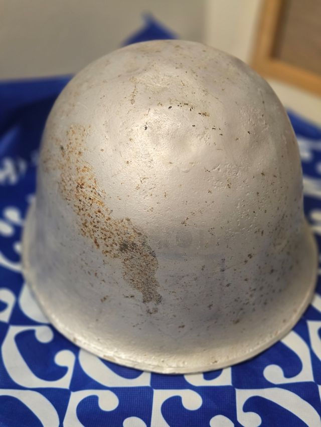 Casco militar antiguo. Años 50 francés.