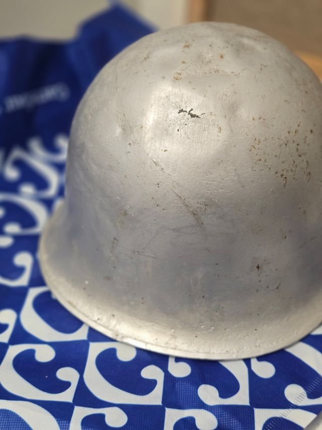 Casco militar antiguo. Años 50 francés.