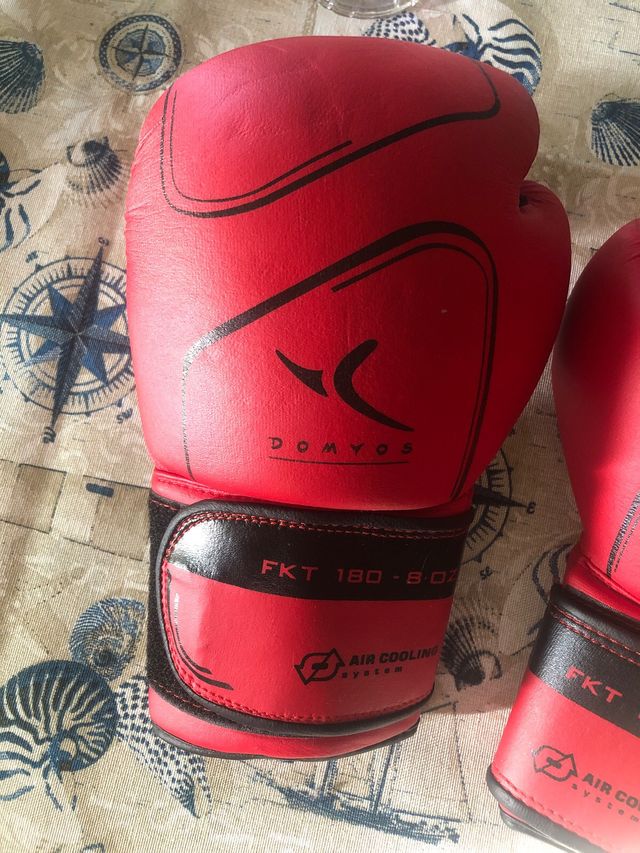 Guantes boxeo DOMYOS rojos 8 oz