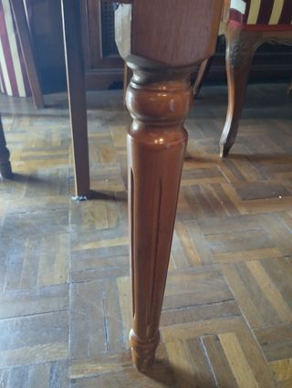 3 sillas de madera tapizadas en beige