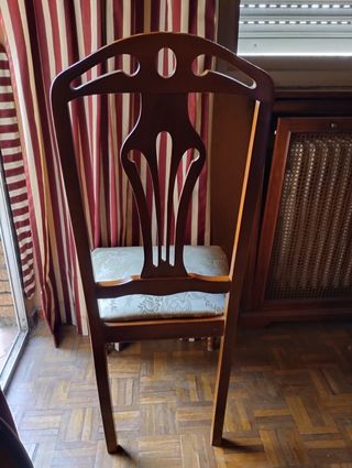 3 sillas de madera tapizadas en beige