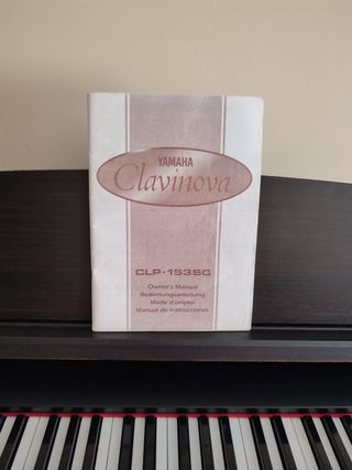 Yamaha Clavinova CLP-153SG + taburete