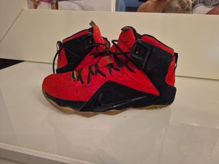 Zapatillas Nike LeBron rojas