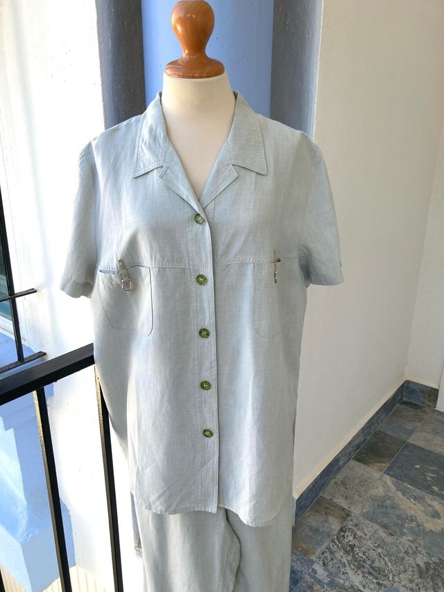 Traje pantalón y blusón verde agua
Perfecto estado