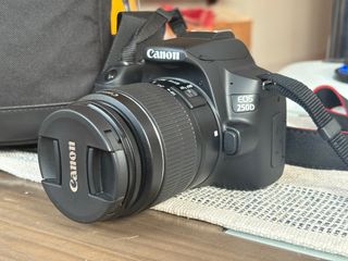 Canon EOS 250D - Cámara réflex