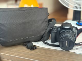Canon EOS 250D - Cámara réflex