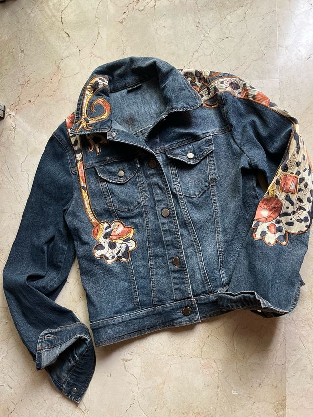 Chaqueta vaquera con bordados