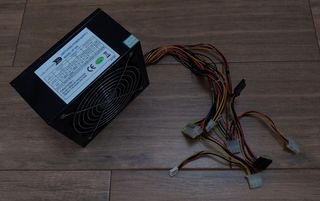 Fonte de alimentação Halfmman VP-650 650W