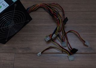 Fonte de alimentação Halfmman VP-650 650W