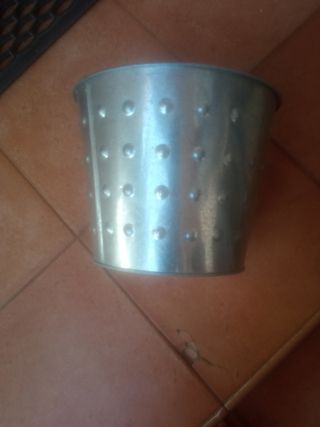 Macetero metálico plateado