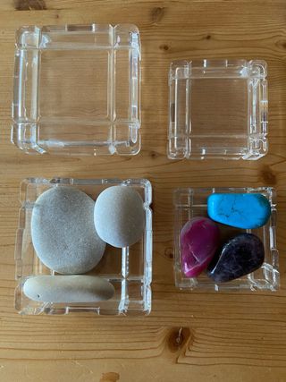 Piedras relajación con cajas de cristal