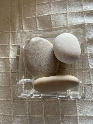 Piedras relajación con cajas de cristal