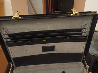 Maletín ejecutivo negro con cierre