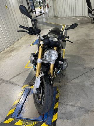 BMW R nineT - Moto clásica cafe racer roadster