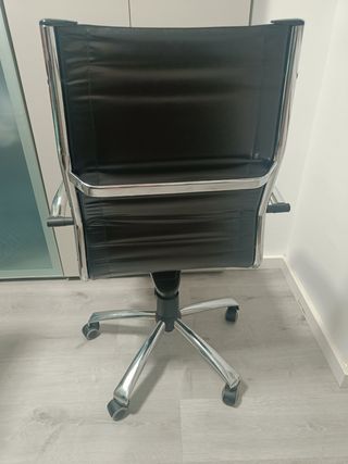 Sillón oficina giratorio negro