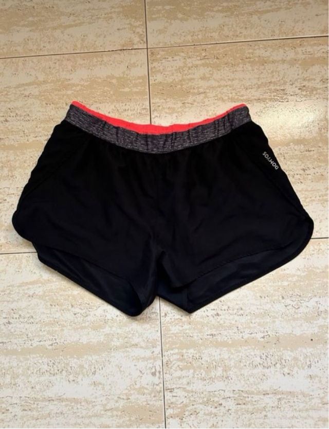 Pantalón corto deportivo