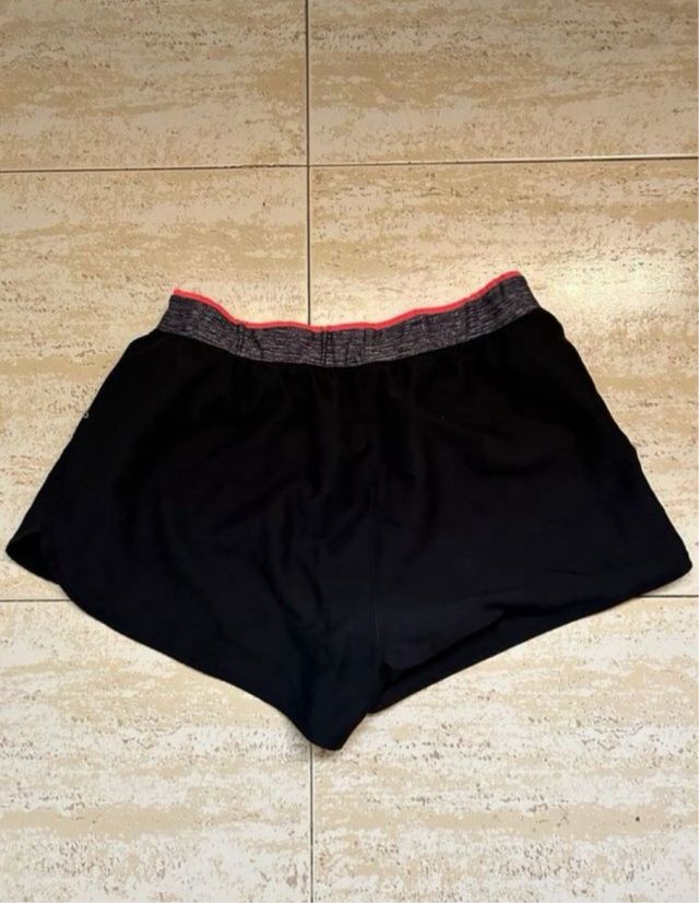 Pantalón corto deportivo