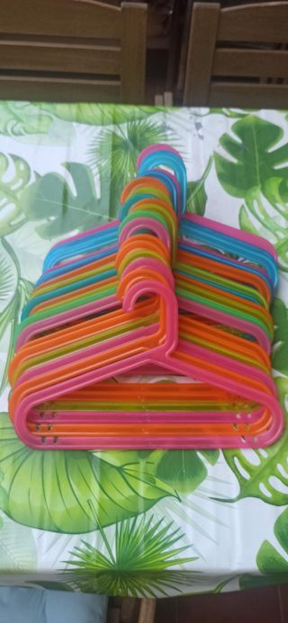21 Perchas infantiles - 34cm
