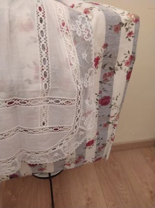 Tela estampada flores 280 por 90 y 140 por 140
