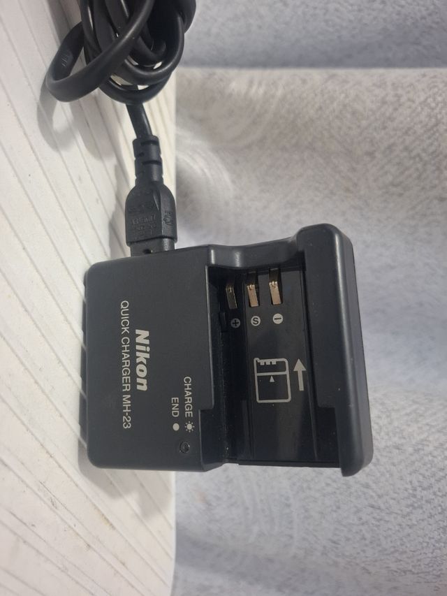 Cargador Nikon MH-23