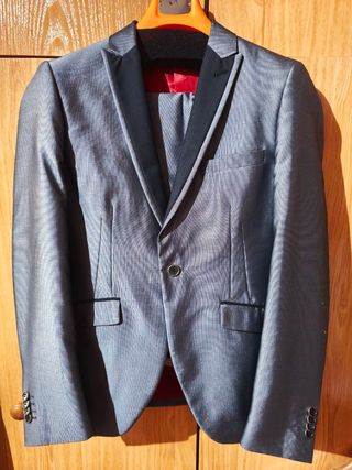 Traje Gris brillo Talla S o M entallado