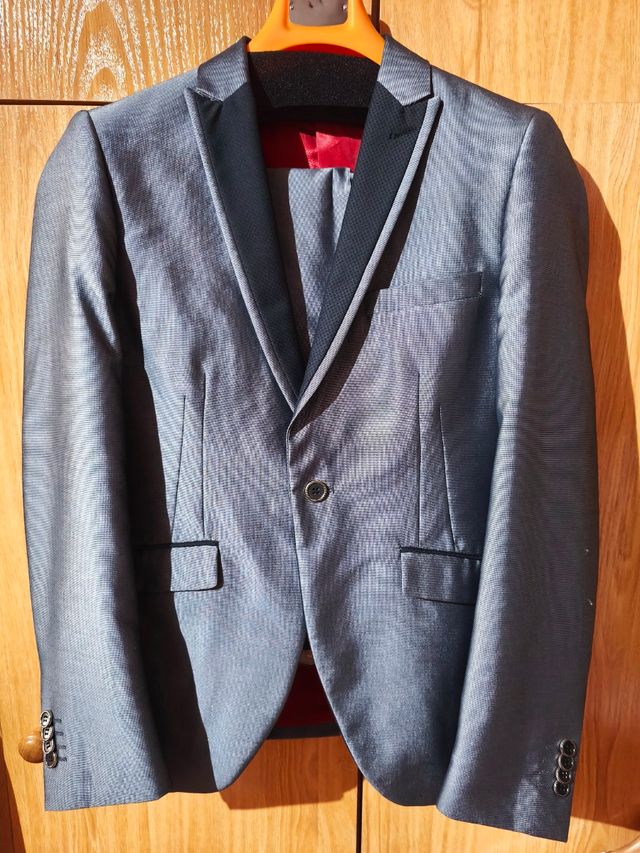 Traje Gris brillo Talla S o M entallado