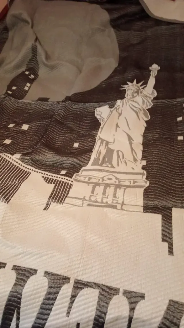 Colcha NYC - Gris y Blanca