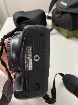 Canon EOS 1100D + 2 objetivos