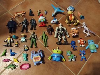 Lote 30 muñecos figuras