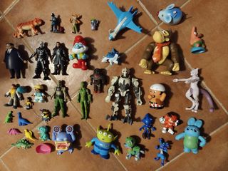 Lote 30 muñecos figuras