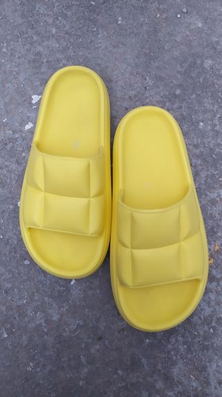 Sandalias H&M amarillas - cómodas