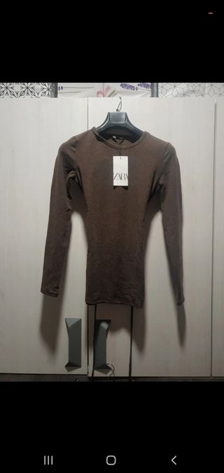 Falda midi Zara marrón - M
Jersey -S