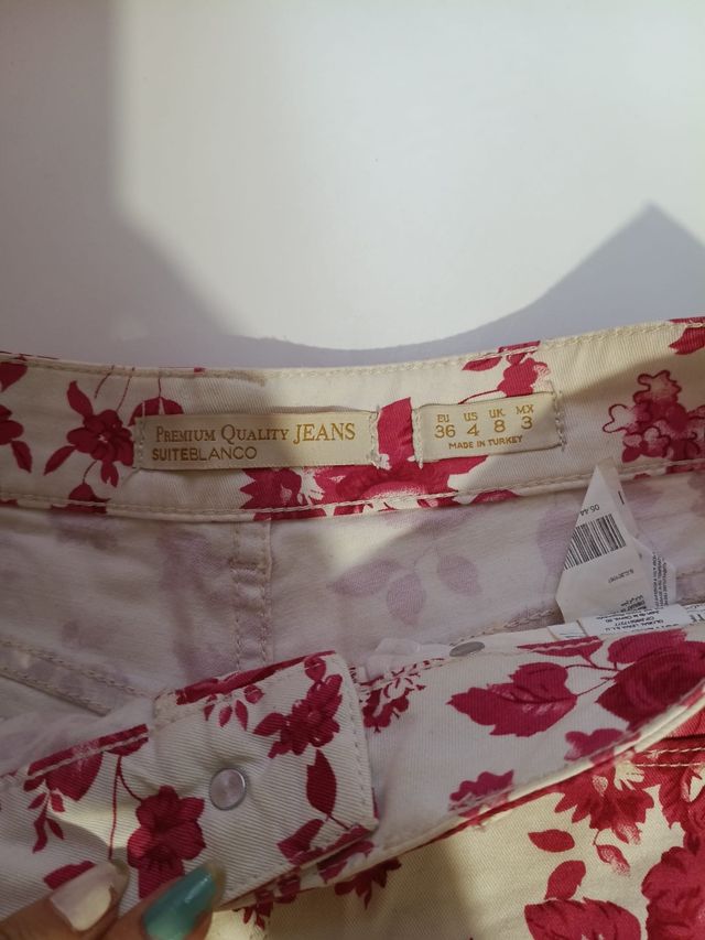 Shorts florales rojos y blancos - Talla S