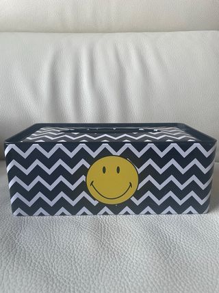 Caja de pañuelos metálica