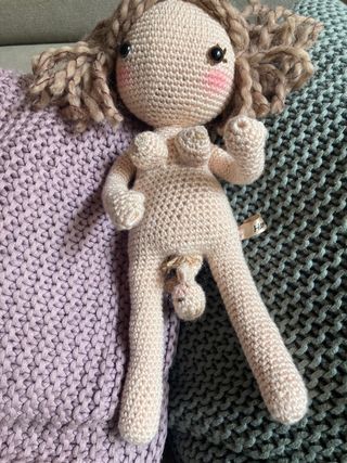 Muñeca amigurumi parto bebé placenta