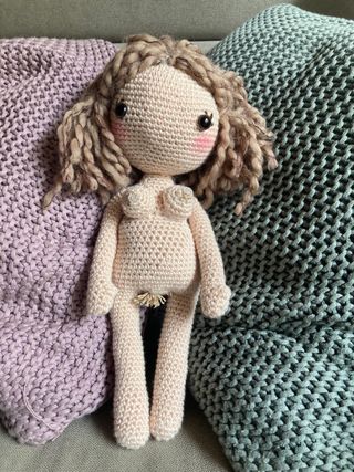 Muñeca amigurumi parto bebé placenta