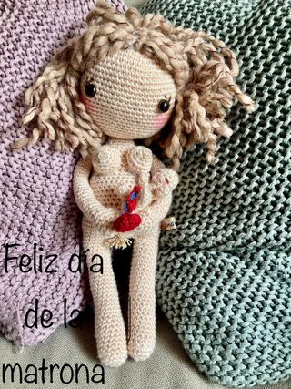 Muñeca amigurumi parto bebé placenta