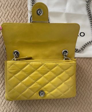 Bolso Pinko amarillo acolchado – Como nuevo – Con