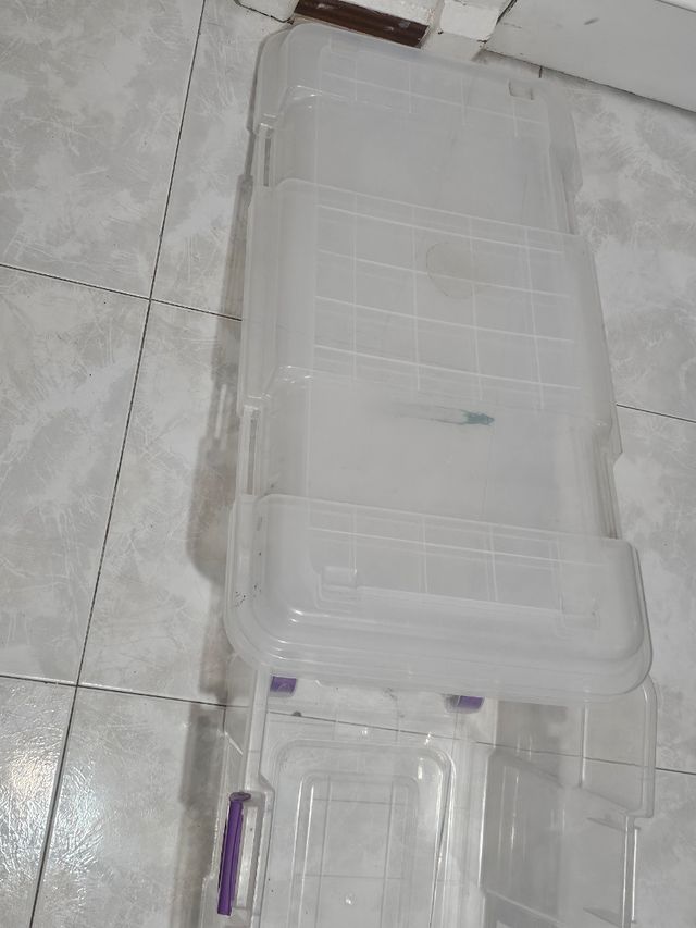 Contenedor plástico con ruedas