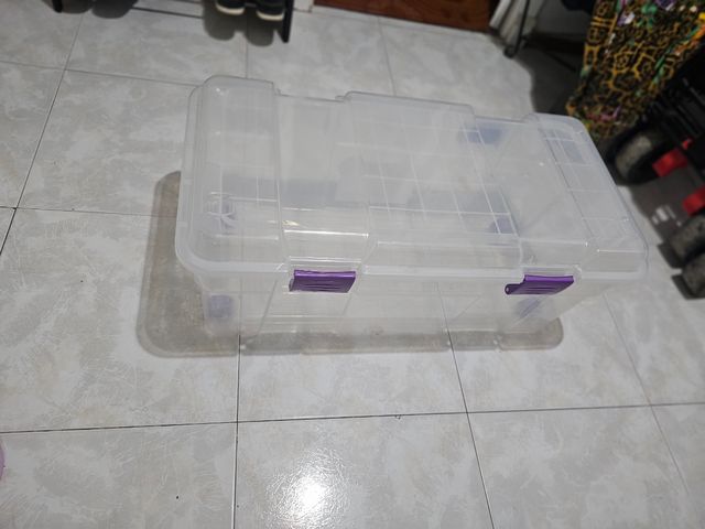 Contenedor plástico con ruedas