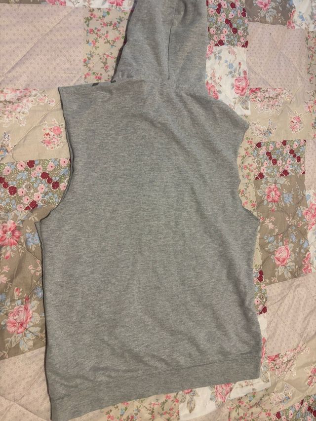 Sudadera sin mangas con capucha