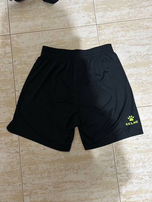 Pantalón corto deportivo Kelme