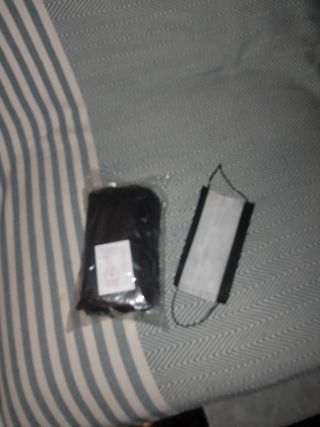 Mascarillas negras en paquete de 100 unidades